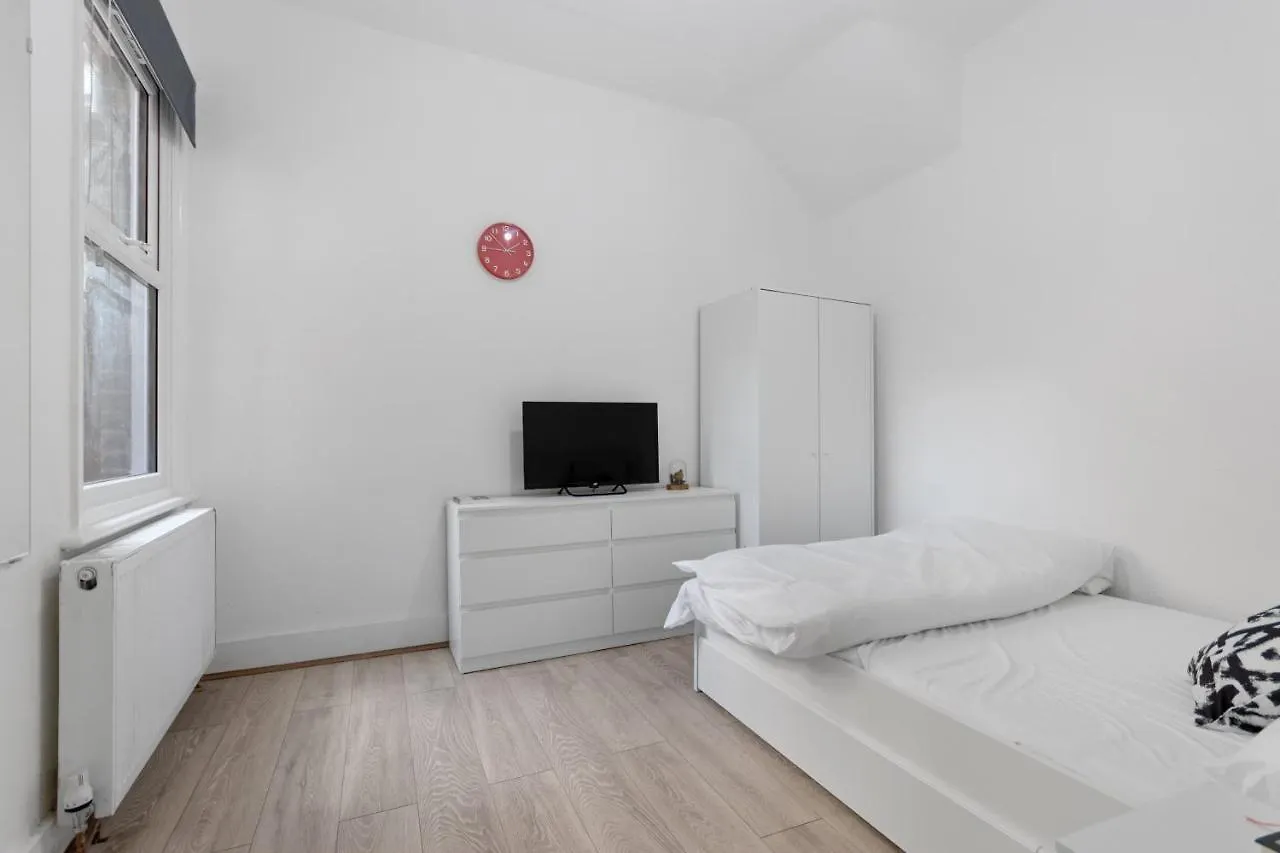Apartment Fantastic 2Bd Barking Stay With Links To The City! London